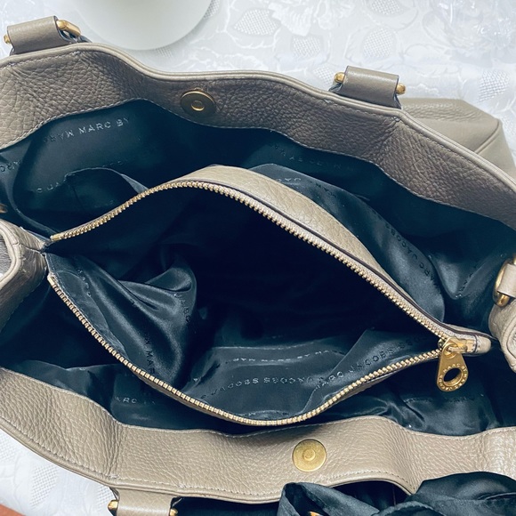 I'm selling two way bag Marc Jacob medium size. - Picture 5 of 5